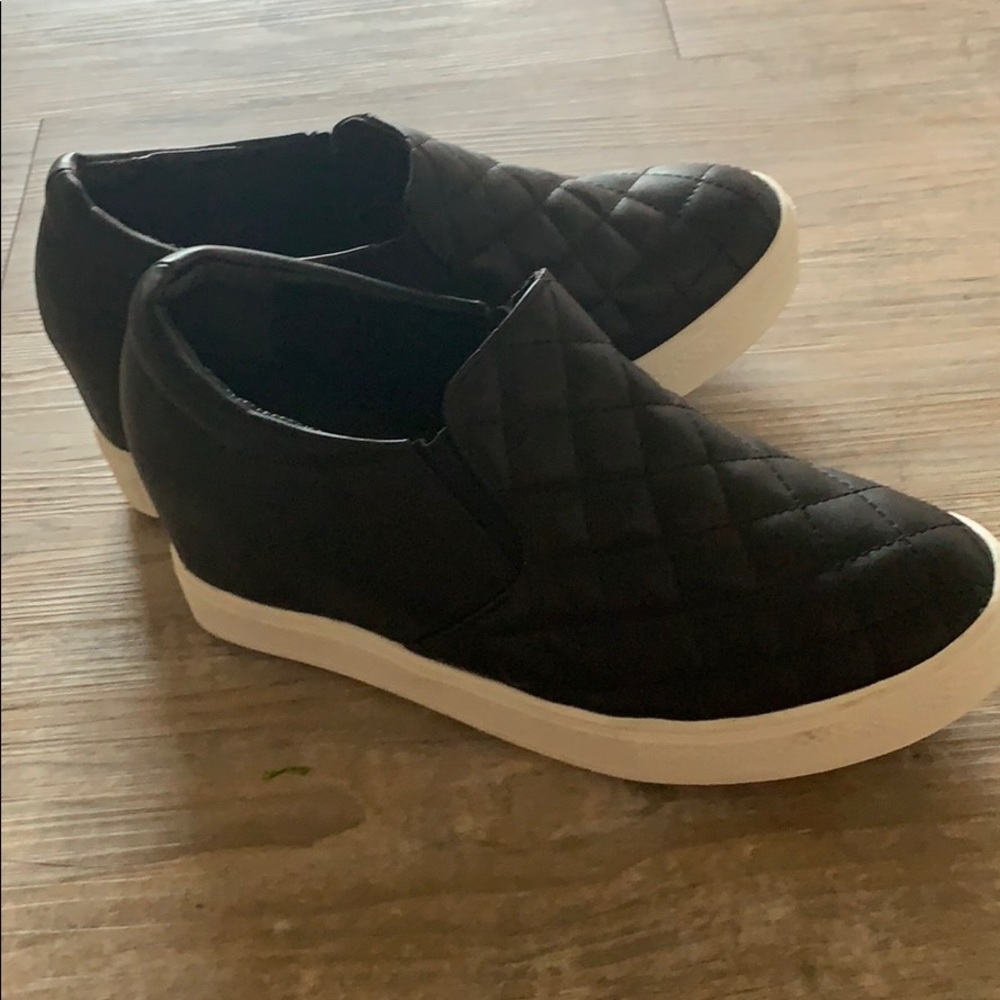 WANTED Sneaker Wedges with Quilted Pattern US 9